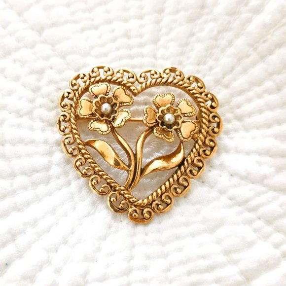 Vintage Open Heart Brooch Gold Tone with Faux Pearls and Two Flowers - Picture 1 of 5
